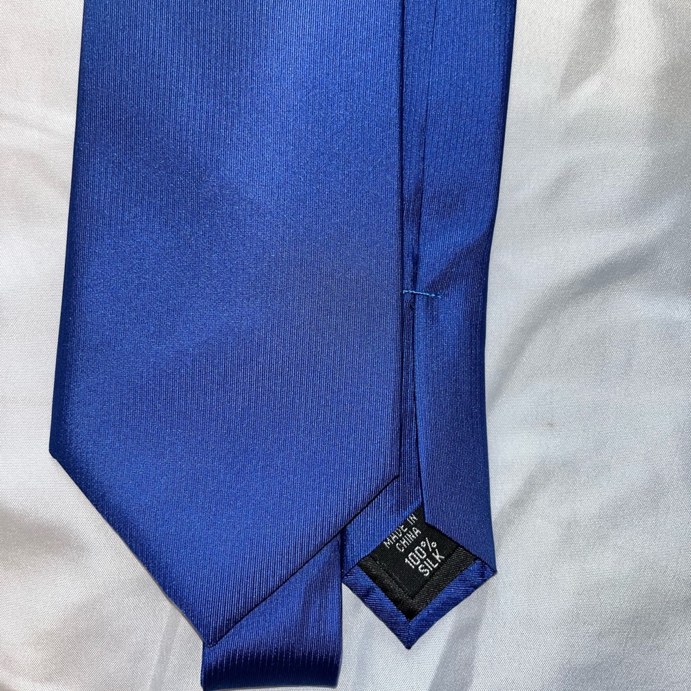 Kenneth Cole blue tie